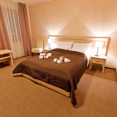 Wiatraczna Hotel Warschau Buitenkant foto