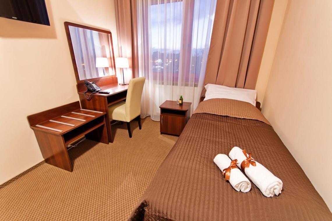 Wiatraczna Hotel Warschau Buitenkant foto