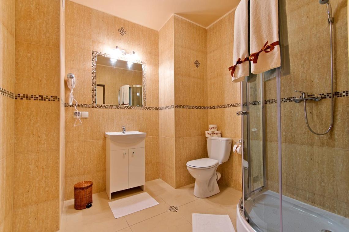 Wiatraczna Hotel Warschau Buitenkant foto