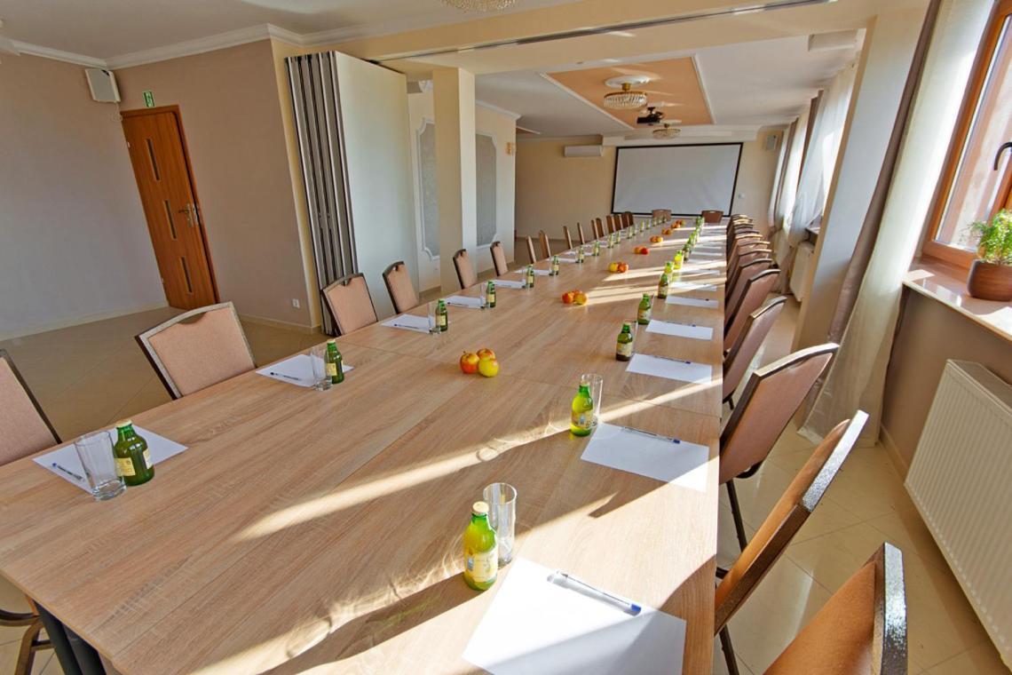 Wiatraczna Hotel Warschau Buitenkant foto